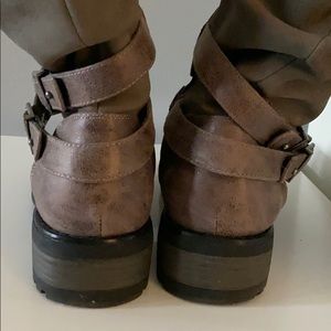 Nice broken into boots with shapable tongue